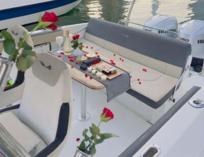 2-Hrs Private Romantic Sunset Cruise with Sushi and Drinks