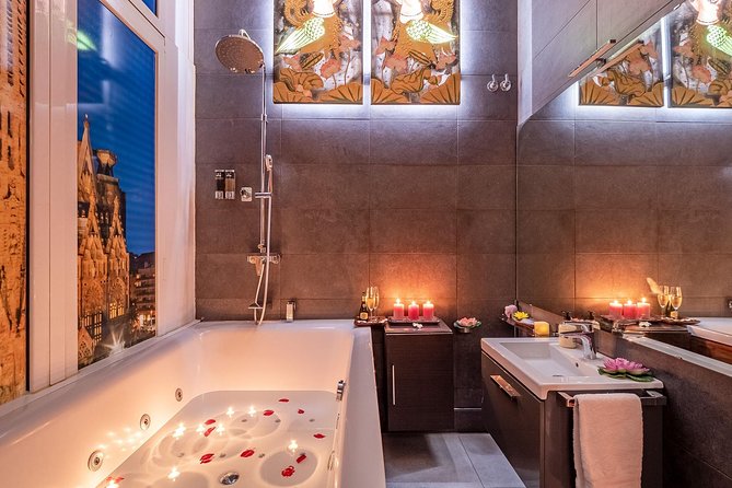 60 min Couple's Massage to choose and 30 min Floral Bath at THAI SPA MASSAGE - Finding Thai Spa Massage Barcelona on Passeig de Gràcia