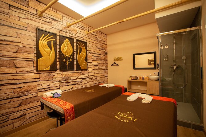 60 min Couple's Massage to Choose and 30 min Floral Bath THAI MASSAGE ALURA - What happens at Thai Spa Massage Alura