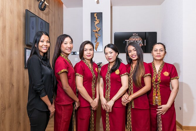 60 min Couple's Massage to Choose and 30 min Floral Bath THAI MASSAGE ALURA - The 30-minute floral Jacuzzi bath