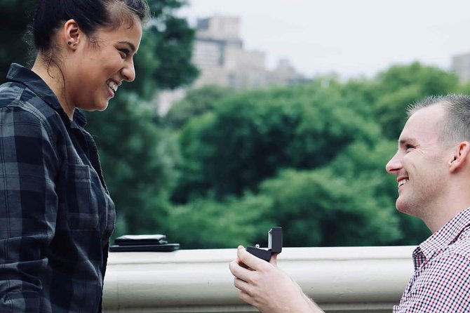 60 min surprise proposal carriage ride - Working with the carriage operator and guide