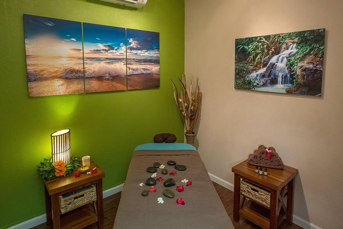 60 Minute Couples Massage - A quiet hour between Honolulu plans