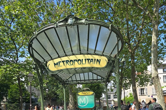A Tapestry of Art and Romance in Montmartre - La Maison Rose, Picasso, and the postcard Montmartre