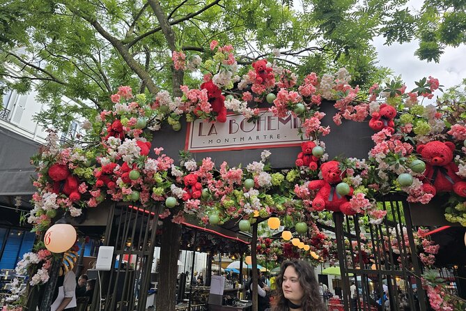 A Tapestry of Art and Romance in Montmartre - Place du Tertre and the working art district