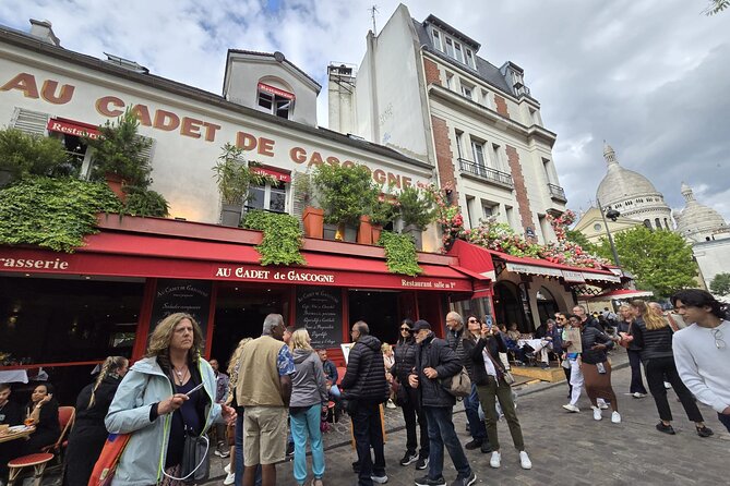 A Tapestry of Art and Romance in Montmartre - Starting at the Moulin Rouge on Boulevard de Clichy