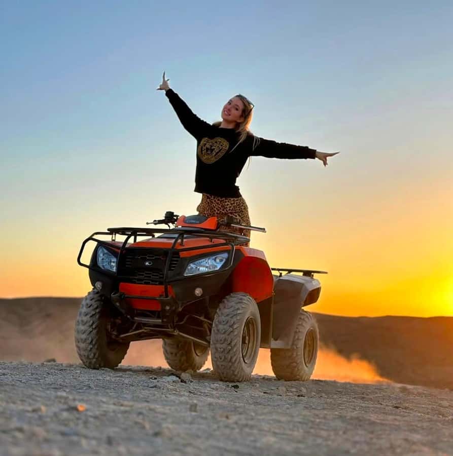 Agafay tour Quade Bike, Sunset and Romantic Dinner Show - A short stop for tea and argan oil