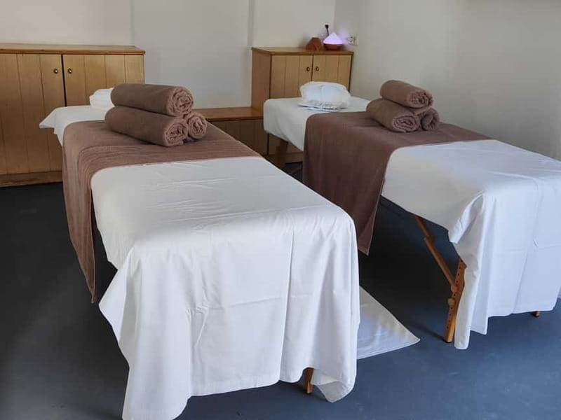 Akrotiri: Aromatherapy Couples Massage - A quiet break from Santorini’s busy side