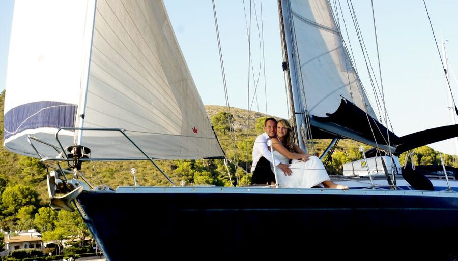 Alcudia: Romantic Sailing Trip with Diner for 2 - From Bonaire to the open water at 4:00 PM