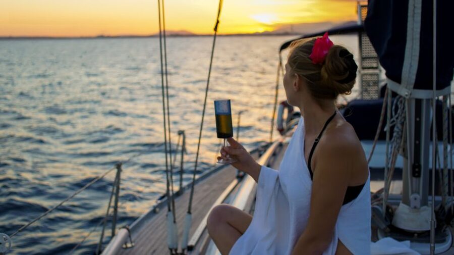 Alcudia: Romantic Sailing Trip with Diner for 2 - Fresh fish, aioli, and dinner on deck