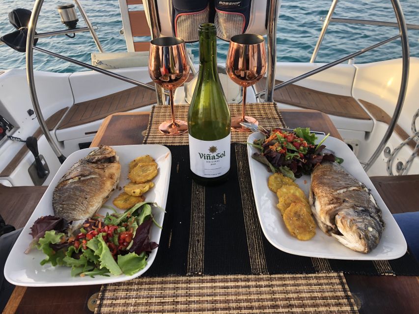Alcudia: Romantic Sailing Trip with Diner for 2 - Swimming, snorkeling, and paddleboarding in Alcudia Bay