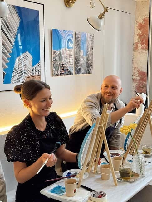 Alicante: Private Art Experience for Couples – Paint & Sip - A Private Art Date Instead of Another Restaurant Meal