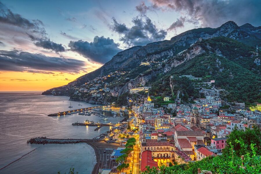 Amalfi Coast: Romantic Sunset Cruise with Music & Cocktails - What you eat and drink on board