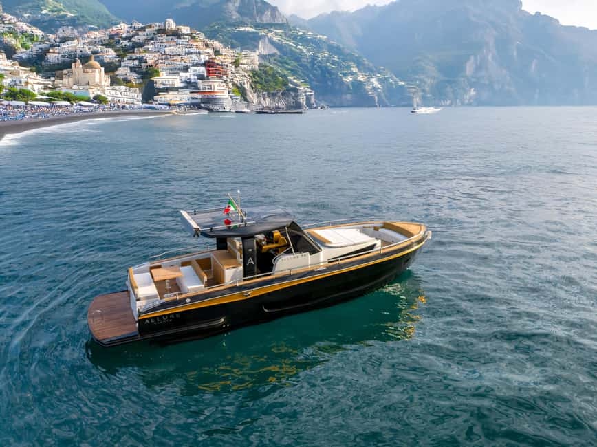 Amalfi Coast: Romantic Sunset Cruise with Music & Cocktails - Who should book this experience