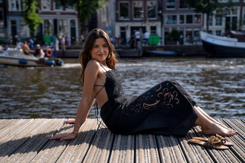 Amsterdam Canals Photoshoot: Private Solo, Family or Couples - A private photo session in the heart of Amsterdam