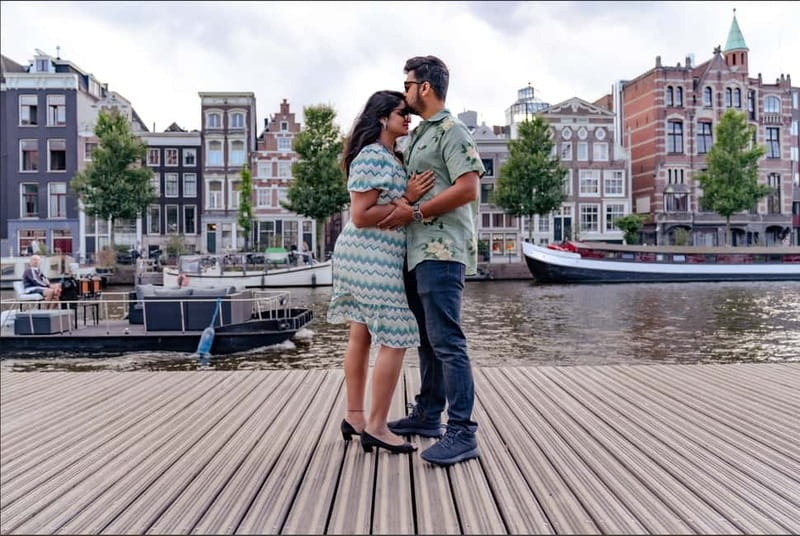 Amsterdam Canals Photoshoot: Private Solo, Family or Couples - What happens during a love shoot