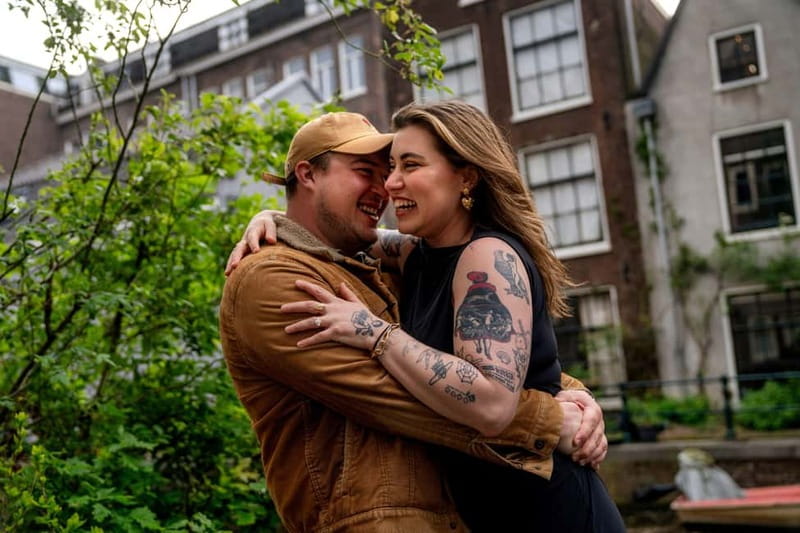 Amsterdam Canals Photoshoot: Private Solo, Family or Couples - Meeting Juliette at Prins Hendrikkade