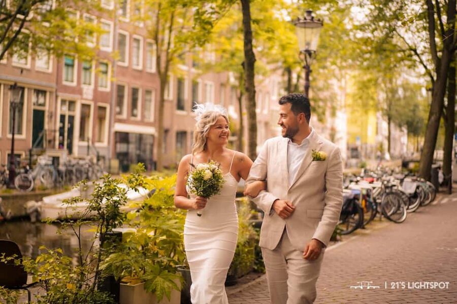 Amsterdam: Private Photoshoot for Couple, Family, or Solo - The compact route through bridges and old streets