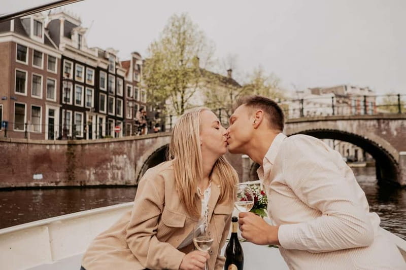 Amsterdam: Private Romantic Canal Cruise w. Prosecco/Snacks - Herengracht and the ride home