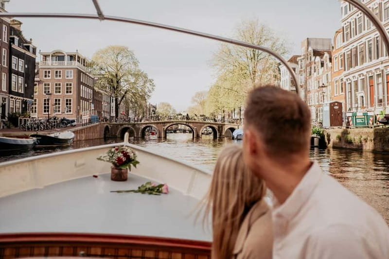 Amsterdam: Private Romantic Canal Cruise w. Prosecco/Snacks - Reguliersgracht and the Seven Bridges of Love