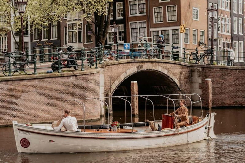 Amsterdam: Private Romantic Canal Cruise w. Prosecco/Snacks - Meeting at Keizersgracht 401