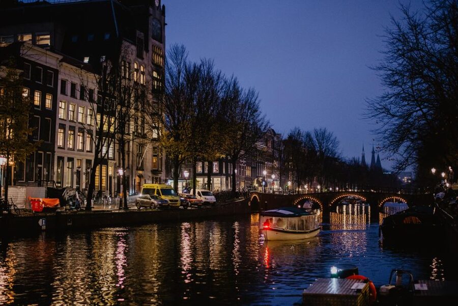 Amsterdam: Private Romantic Evening Boat Tour with Prosecco - Key points to know before you book
