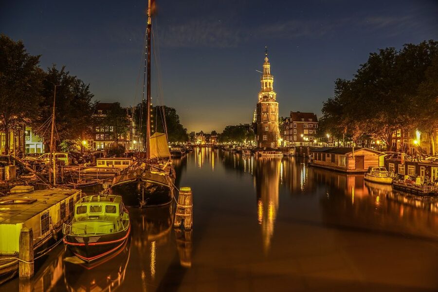 Amsterdam: Private Romantic Evening Boat Tour with Prosecco - Grachtengordel: the opening view of canal Amsterdam