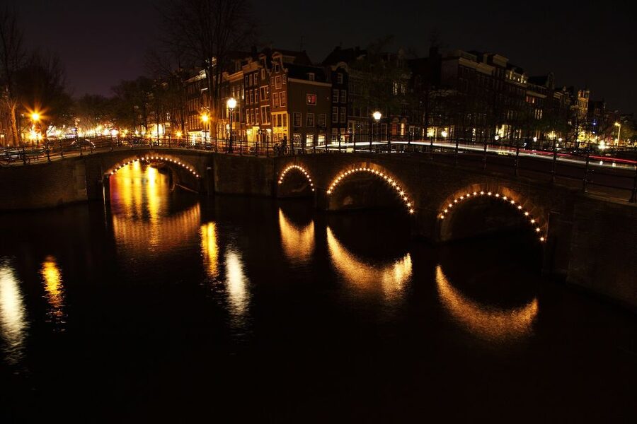 Amsterdam: Private Romantic Evening Boat Tour with Prosecco - Prosecco, Dutch cheese, and blankets