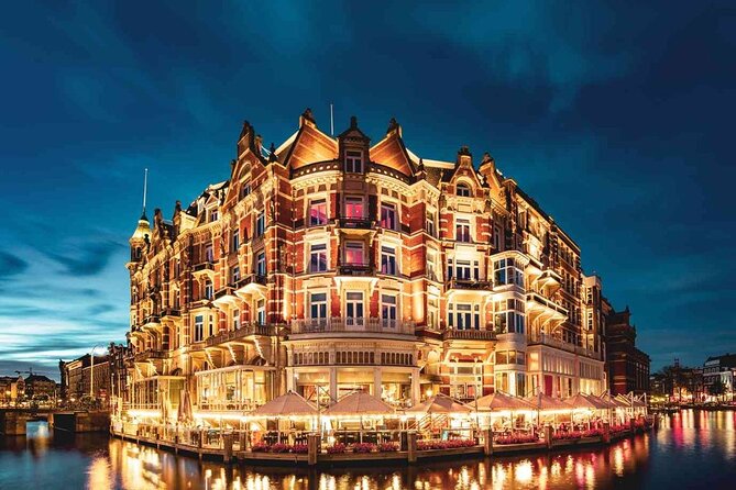Amsterdam: Private Romantic Evening Canal Cruise + Bubbles/Snacks - Winter warmth and summer air
