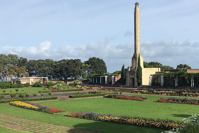 Auckland City Private Tour for Couples. Be chauffeur driven with added extras. - A five-hour introduction to Auckland