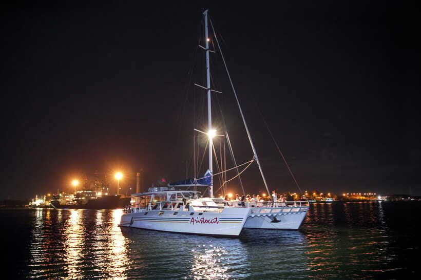 Bali/Benoa: 5-Course Romantic Evening Cruise With Live Music - Dinner arrives as five tropical courses