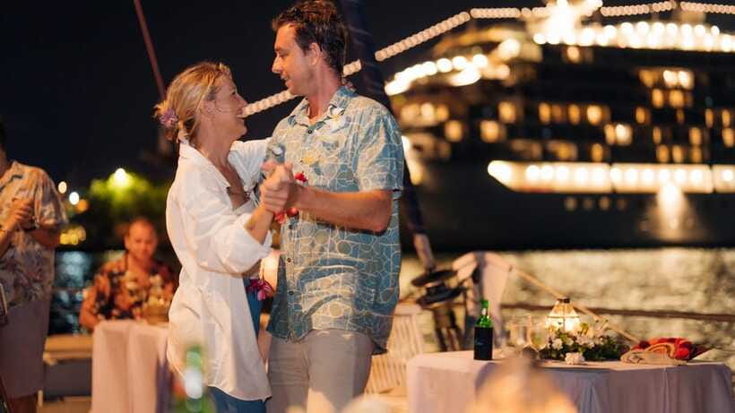 Bali/Benoa: 5-Course Romantic Evening Cruise With Live Music - Live music that keeps the mood personal