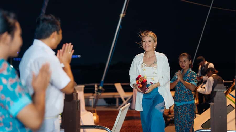 Bali/Benoa: 5-Course Romantic Evening Cruise With Live Music - Who should book this Benoa dinner cruise?