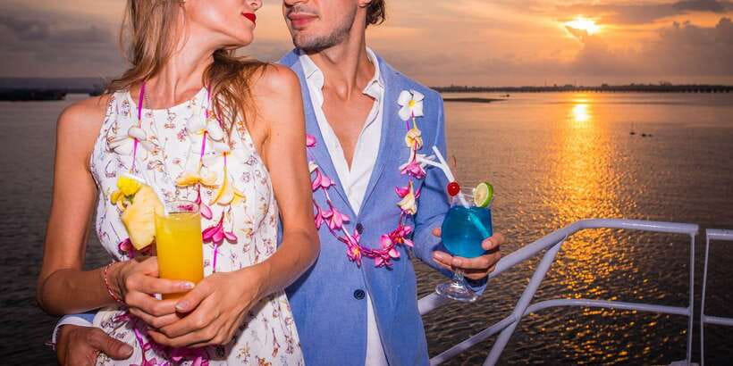 Bali/Benoa: Sunset Dinner Cruise with Show and Live Music - A three-hour evening from Benoa Harbor