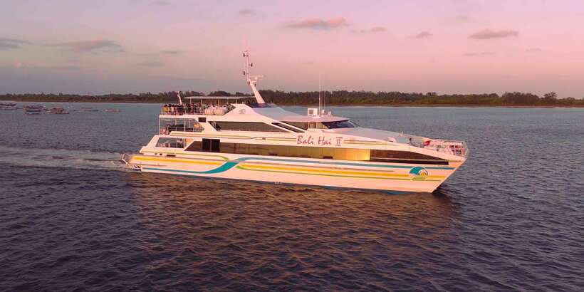 Bali/Benoa: Sunset Dinner Cruise with Show and Live Music - From welcome drink to Benoa Bay views