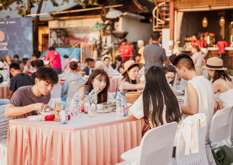 Bali: Jimbaran Seafood Market Tour with Sunset Dinner - Sunset Dinner on Jimbaran Bay