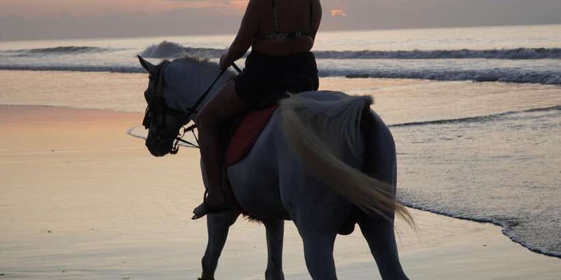 Bali: Romantic Seafood Dinner Jimbaran Beach Include Sunset - Why Jimbaran Beach works for a sunset dinner