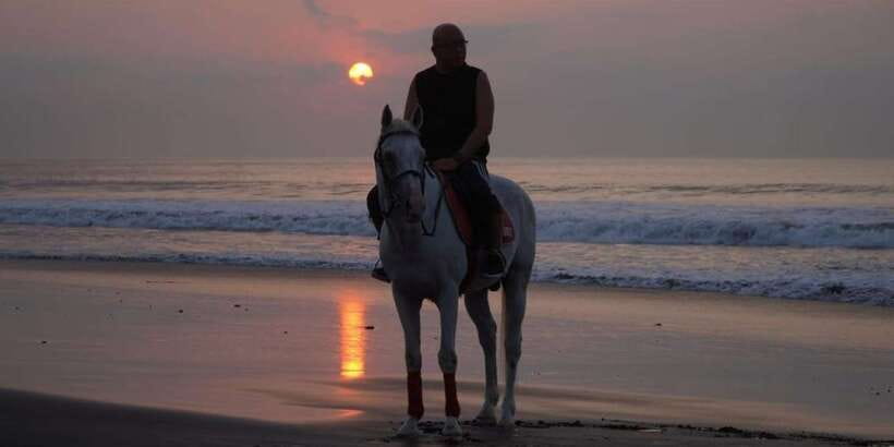 Bali: Romantic Seafood Dinner Jimbaran Beach Include Sunset - Starting at Ganesha Cafe and arranging pickup