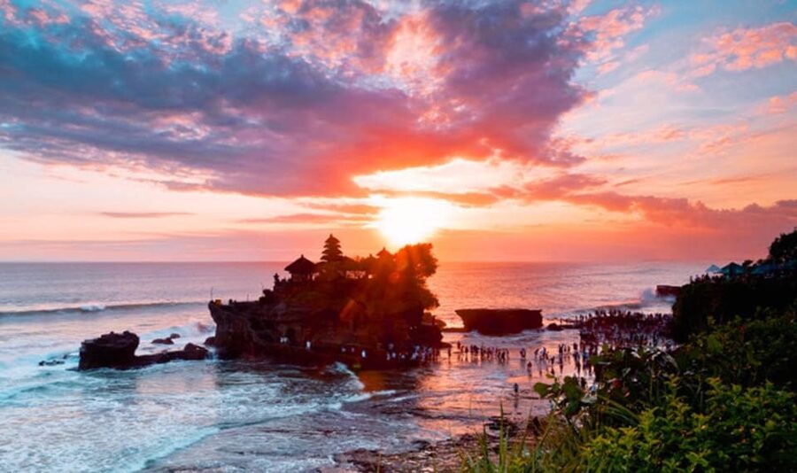 Bali : Tanah Lot Temple Tour with Sunset Dinner - Who will enjoy this tour most