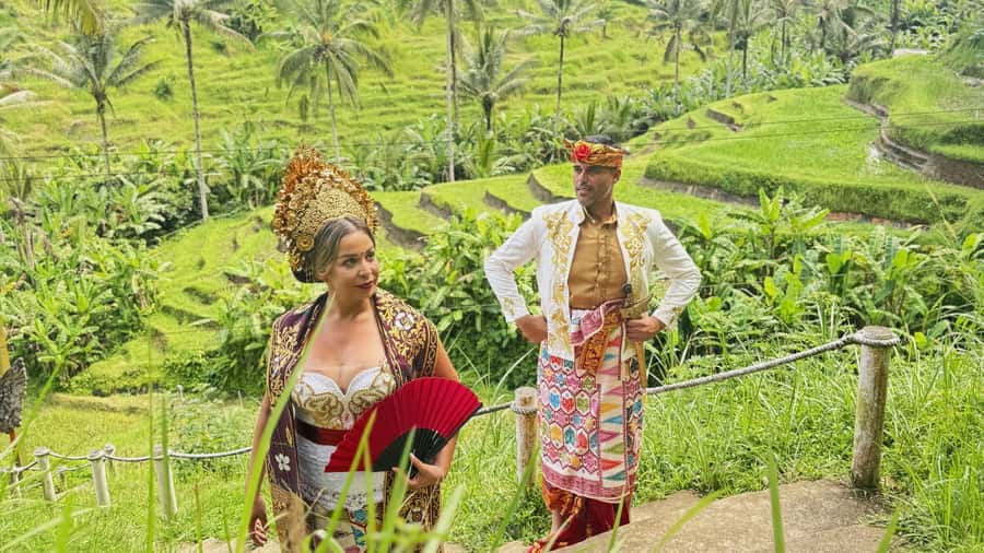 Bali:Traditional Wedding Photoshoot with the Rice Field View - Who will enjoy this most