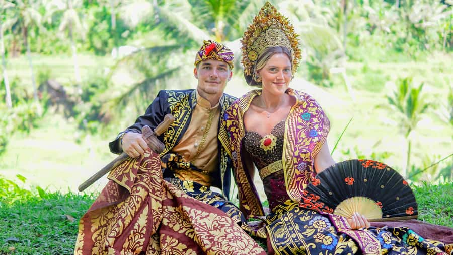 Bali:Traditional Wedding Photoshoot with the Rice Field View - Seven settings, from rice fields to the Sultan Chair