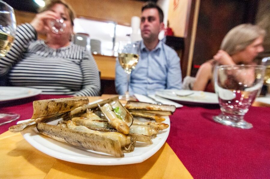 Barcelona Gourmet Food & Wine Tour with Local Expert - Practical details that affect the night