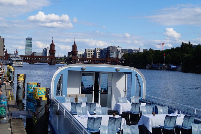 Berlin Capital 4-Course Sunset Dinner Cruise Including Drinks - Is $150.73 a fair price?