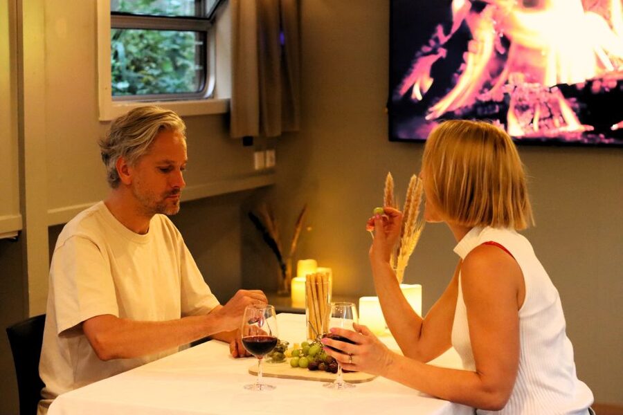 Berlin: Evening Boat Cruise – Romance & Moonlight - Sunset From the Roof or Warmth Behind the Windows