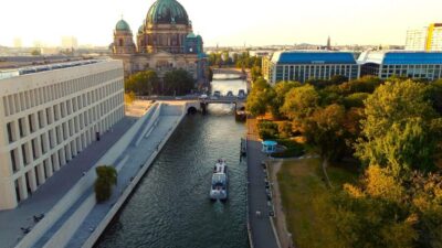 Berlin: Evening Boat Cruise – Romance & Moonlight