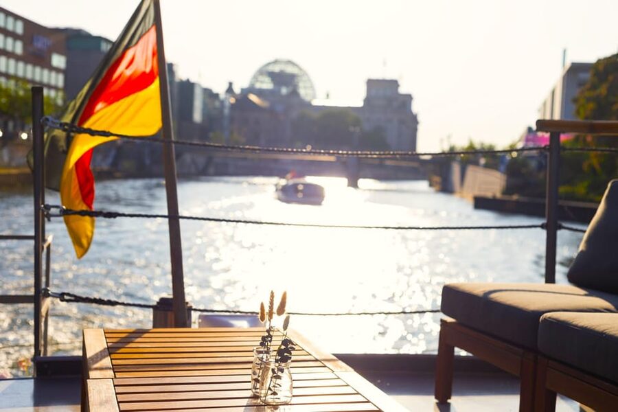 Berlin: Evening Boat Cruise – Romance & Moonlight - Wine, Snacks, and the Real Cost of the Evening