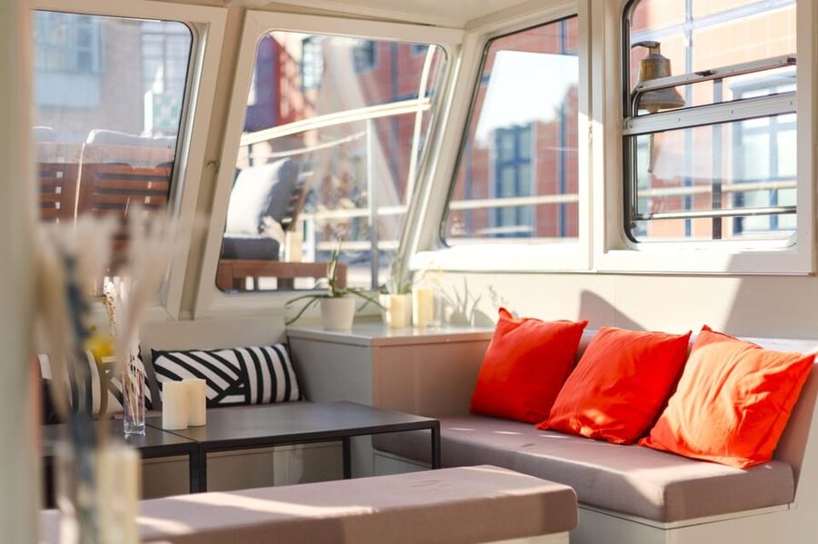 Berlin: Evening Boat Cruise – Romance & Moonlight - Romantic Idea, Ordinary Cruise in Practice