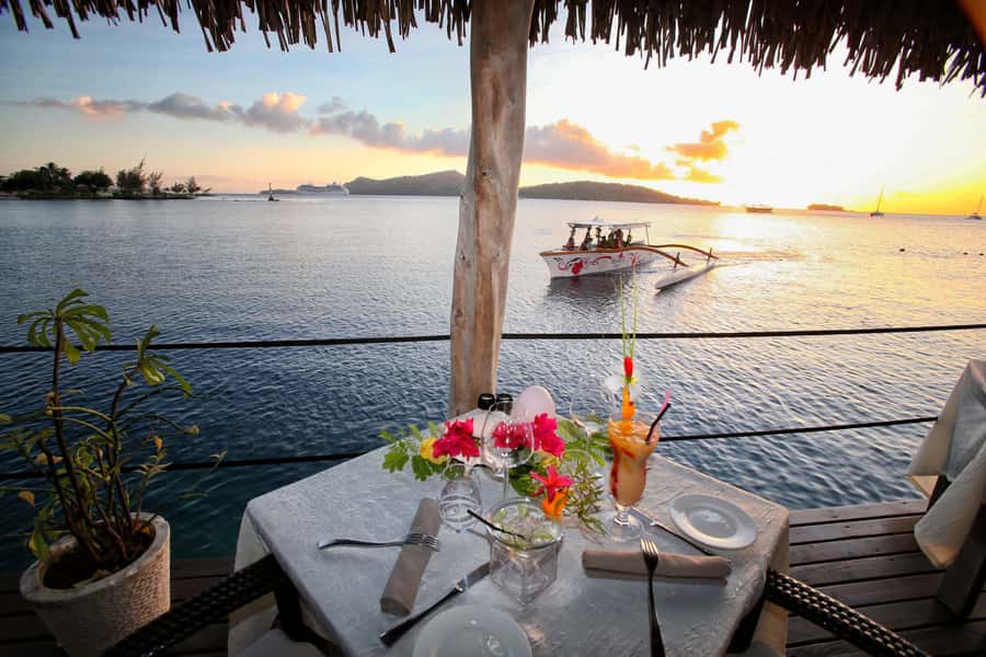 Bora Bora: Combo Sunset Cruise & Romantic Dinner at St James - Setting out in a traditional Polynesian canoe