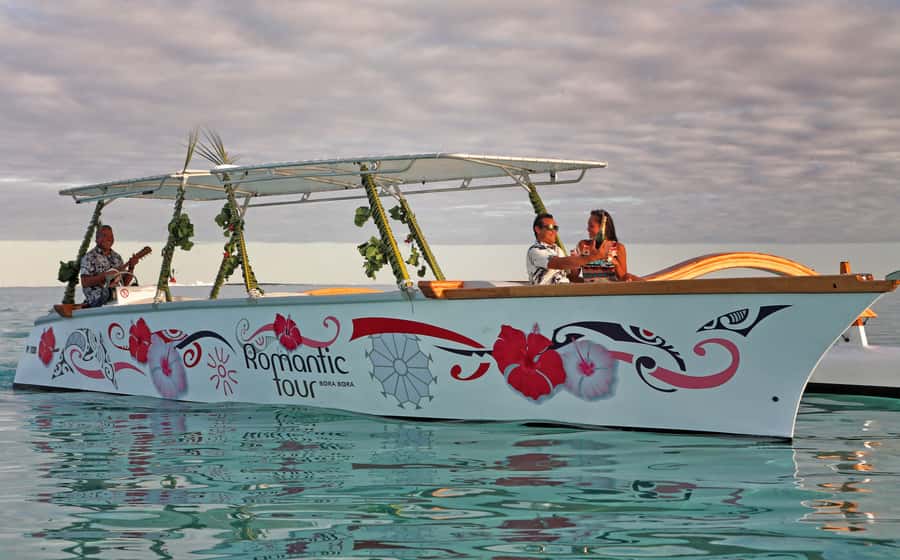Bora Bora: Combo Sunset Cruise & Romantic Dinner at St James - Arriving at St James in Vaitape