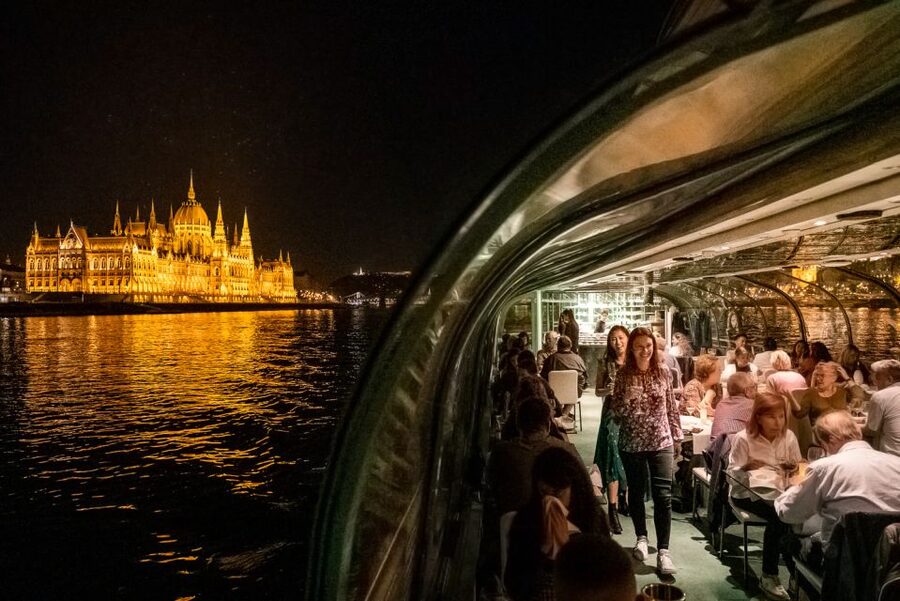 Budapest: Candlelit Dinner River Cruise with Live Music - Who will enjoy it most