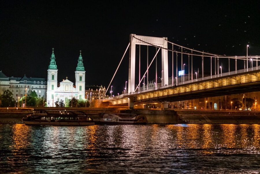 Budapest: Candlelit Dinner River Cruise with Live Music - Margaret Island and the southern city